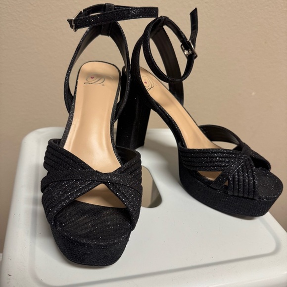 WOMEN'S DELICIOUS JENNA HEELS SIZE 9 - Picture 2 of 5